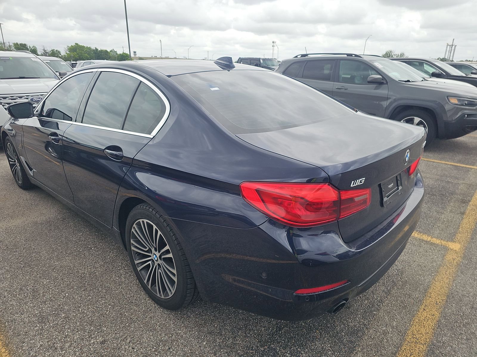 Used 2020 BMW 530e xDrive w/ Premium Package AWD/4WD image 6