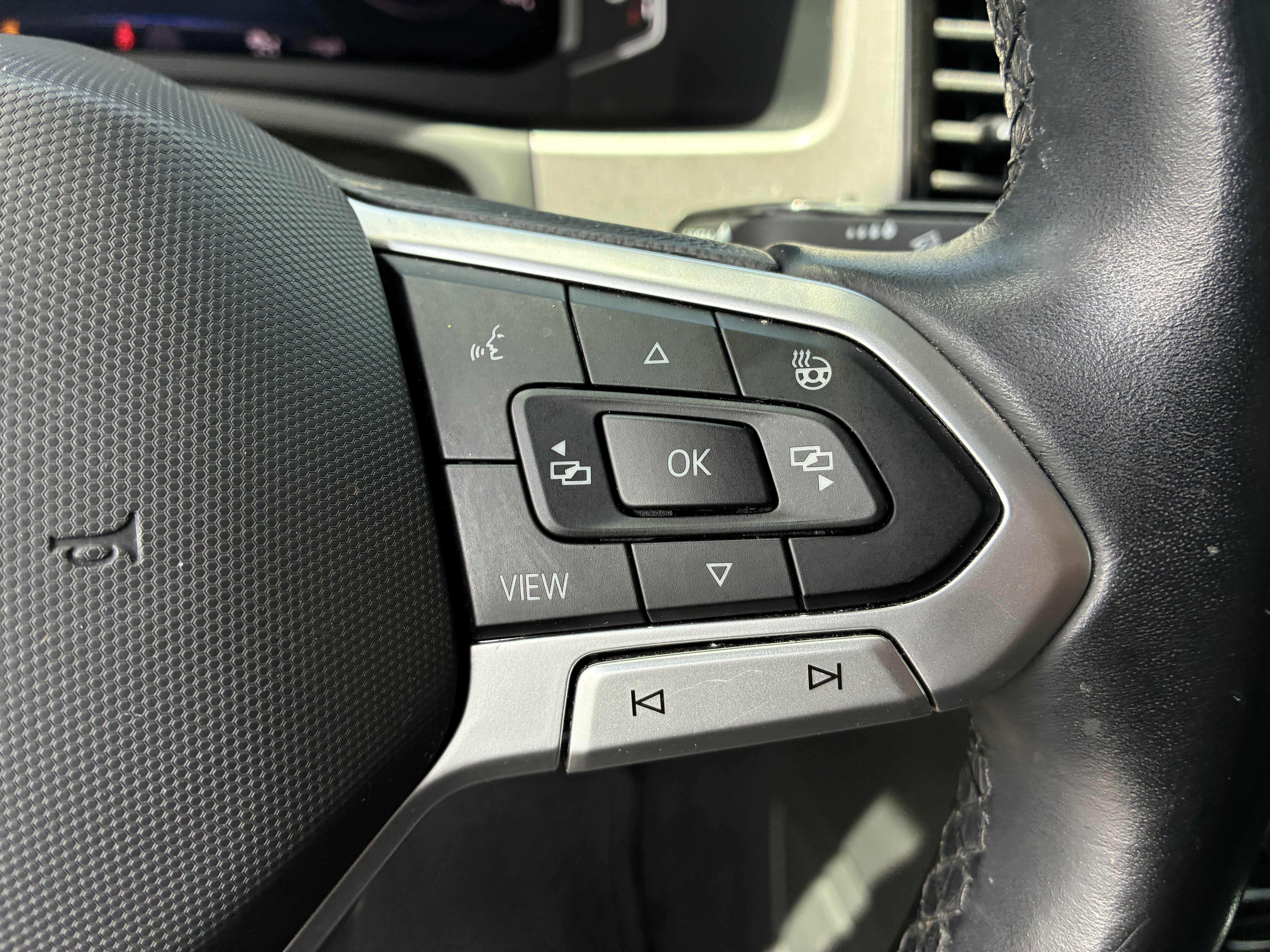 Used 2020 Volkswagen Atlas Cross Sport SEL FWD image 29