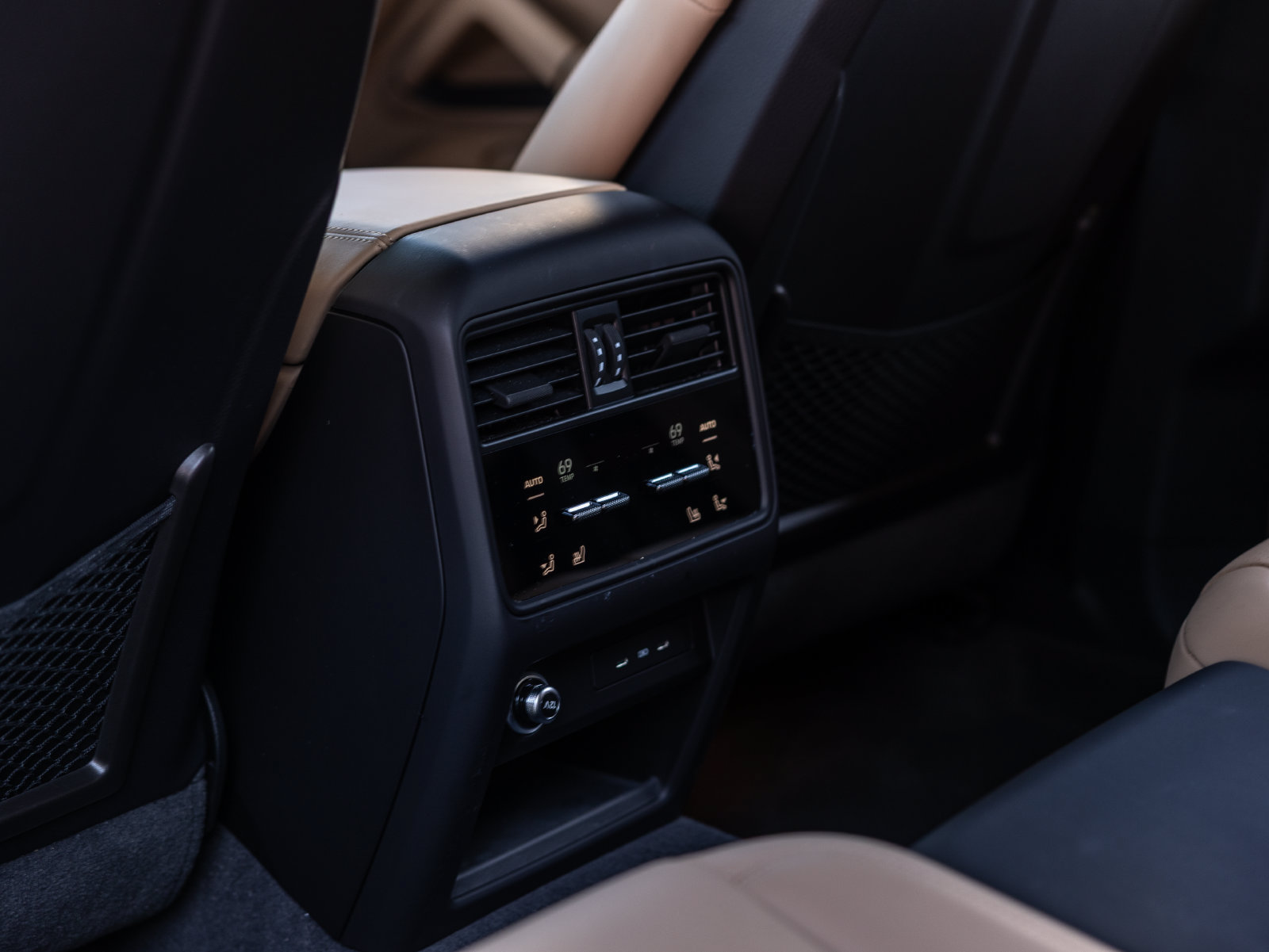 Certified 2025 Porsche Cayenne E-Hybrid Coupe AWD/4WD image 32