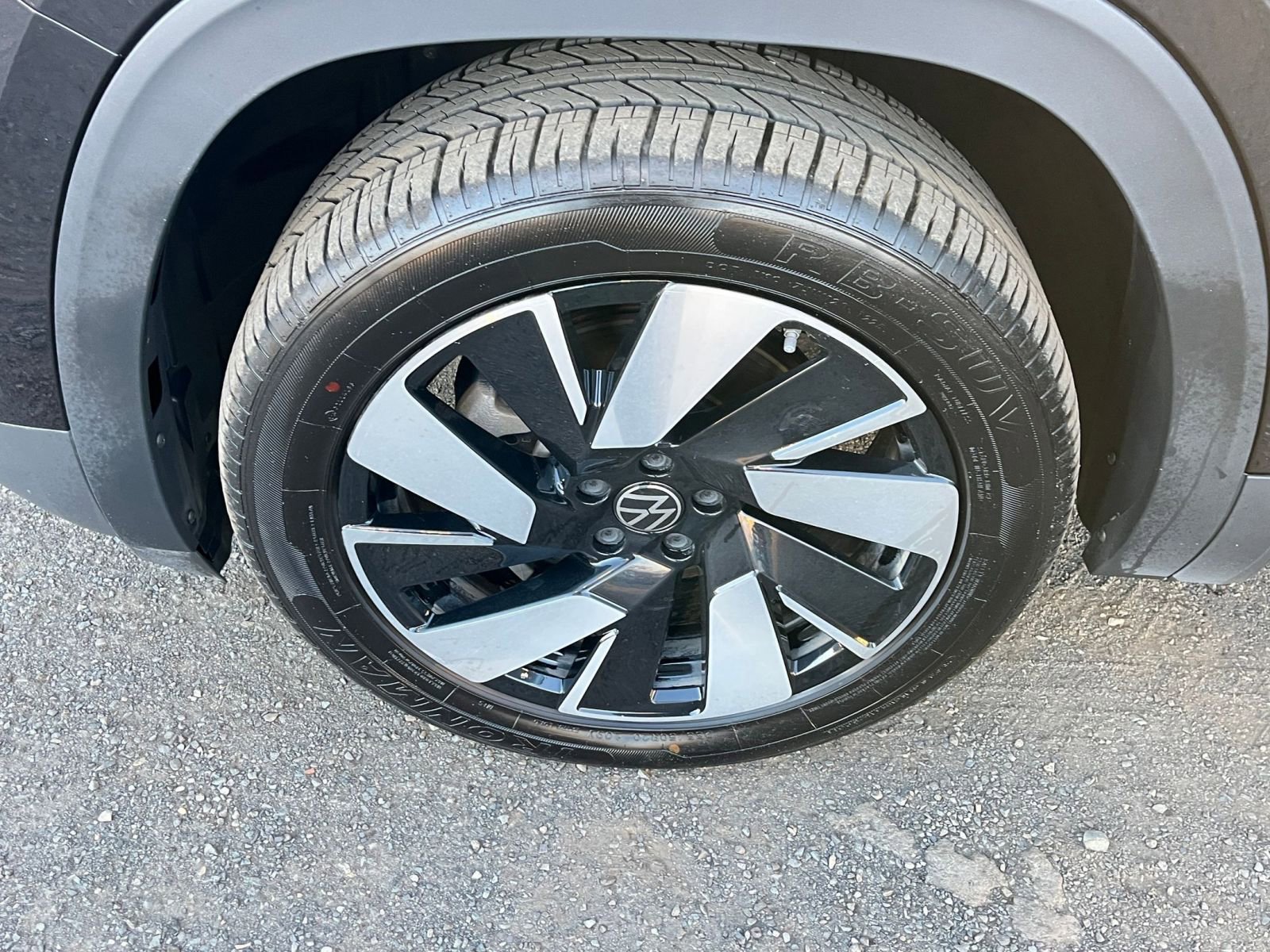 Used 2025 Volkswagen Atlas Cross Sport SE image 31