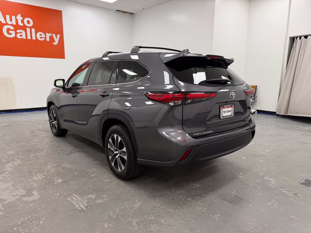 Used 2021 Toyota Highlander XLE FWD image 5
