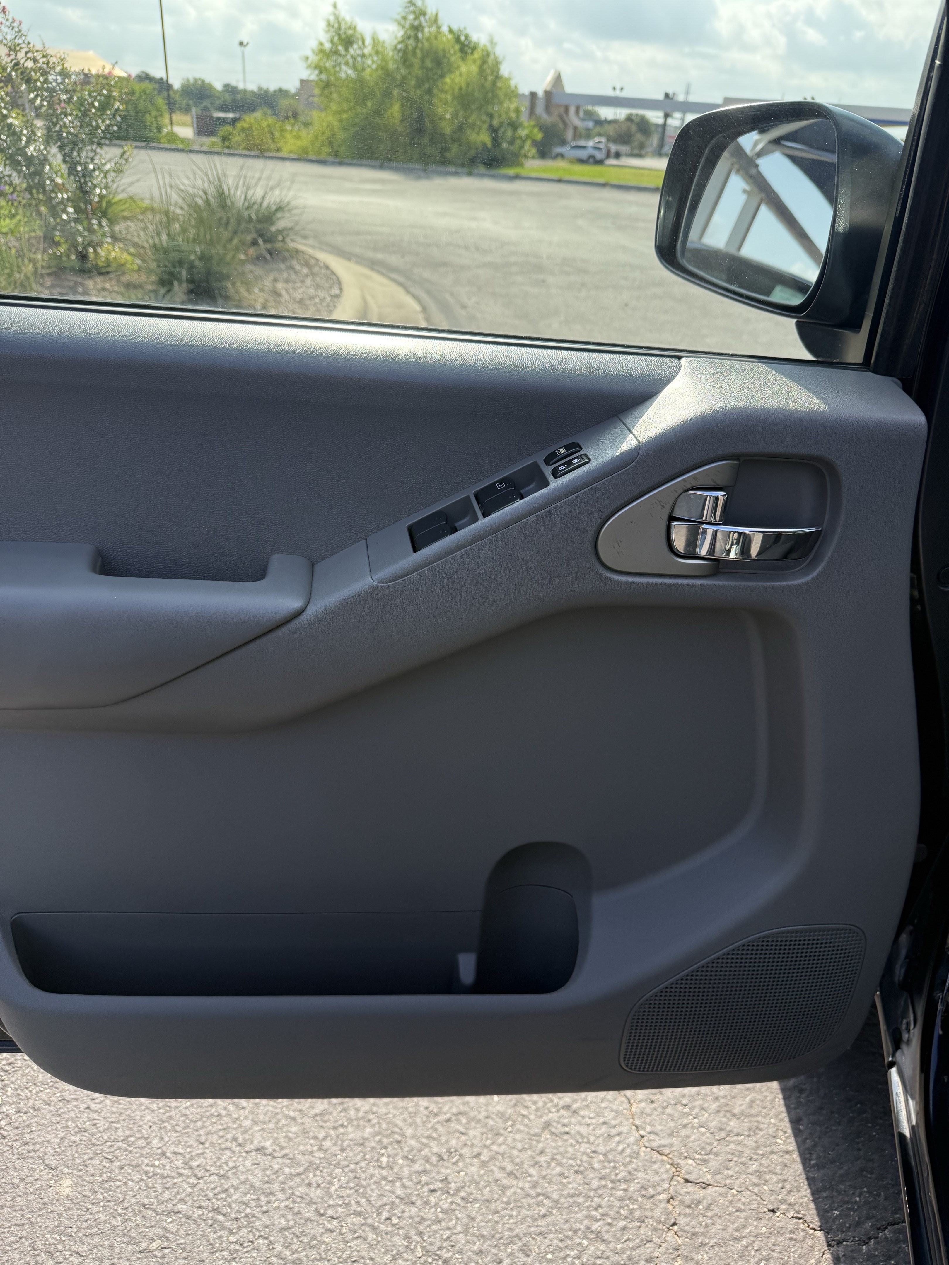 Used 2014 Nissan Frontier Desert Runner RWD image 19