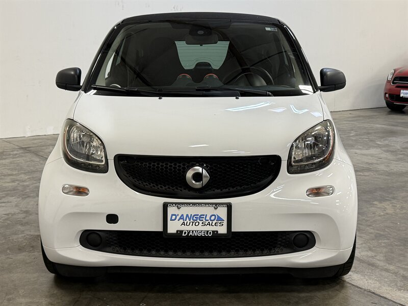 Used 2017 smart fortwo pure RWD image 18