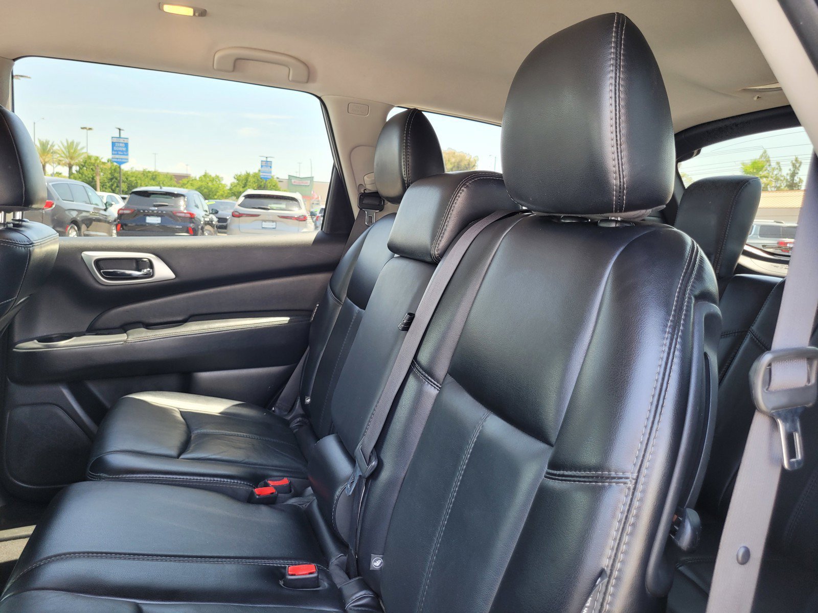 Used 2020 Nissan Pathfinder SL FWD image 14