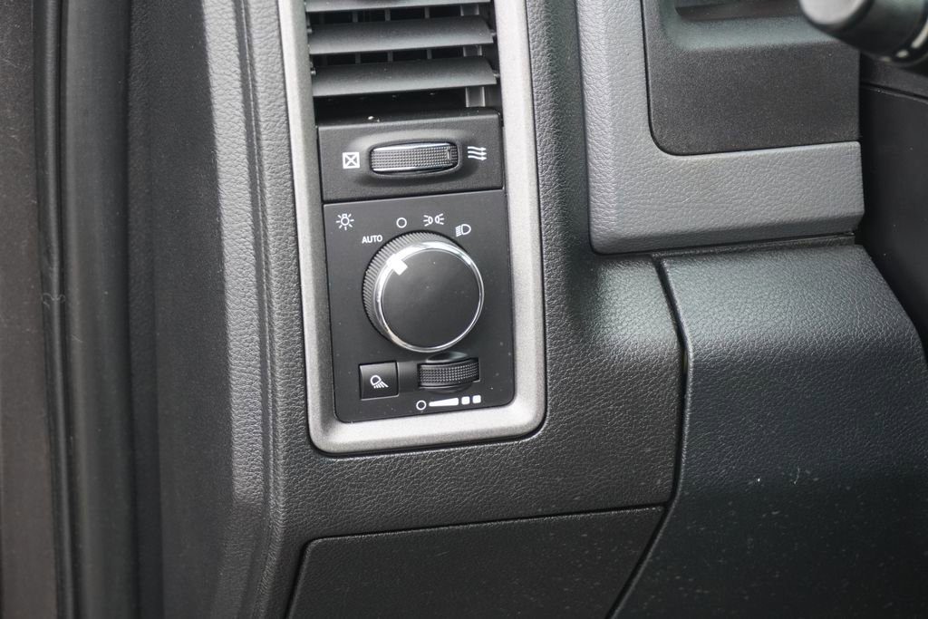 Used 2016 RAM 2500 Tradesman w/ Chrome Appearance Group image 19