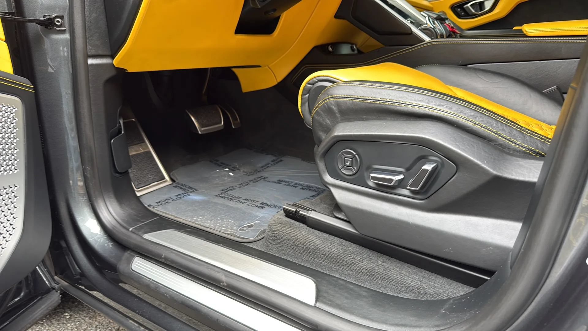 Used 2019 Lamborghini Urus AWD/4WD image 48