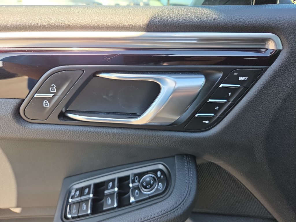 Used 2021 Porsche Macan AWD/4WD image 18