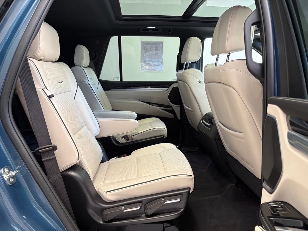 Used 2025 Cadillac Escalade Sport w/ LPO, ONYX Package AWD/4WD image 32