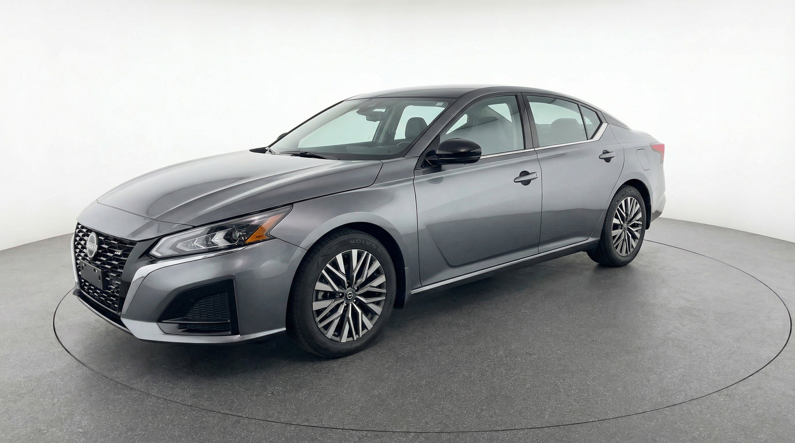 Used 2025 Nissan Altima 2.5 SV image 3