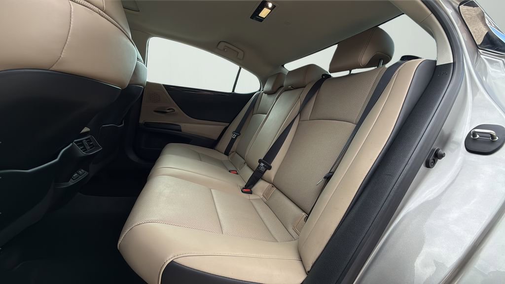 Certified 2021 Lexus ES 300h w/ Premium Package image 11