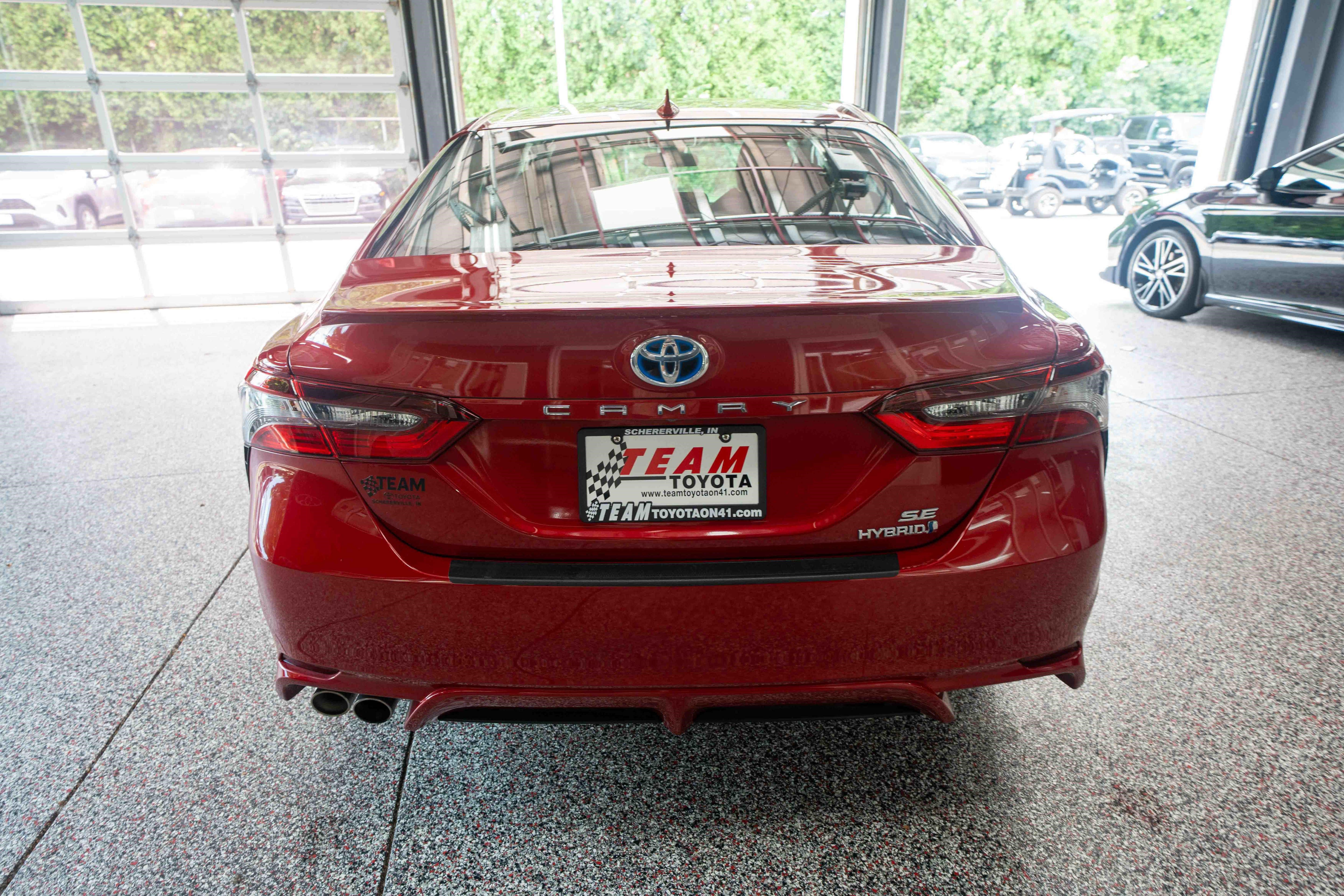 Used 2022 Toyota Camry SE w/ Cold Weather Package FWD image 3