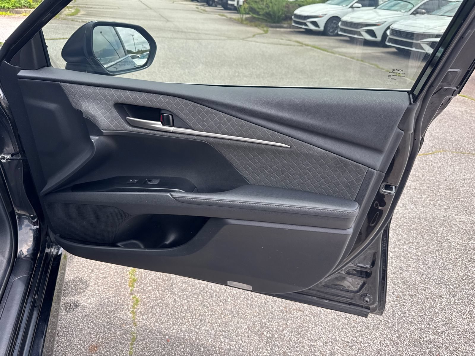Used 2025 Toyota Camry XLE FWD image 14