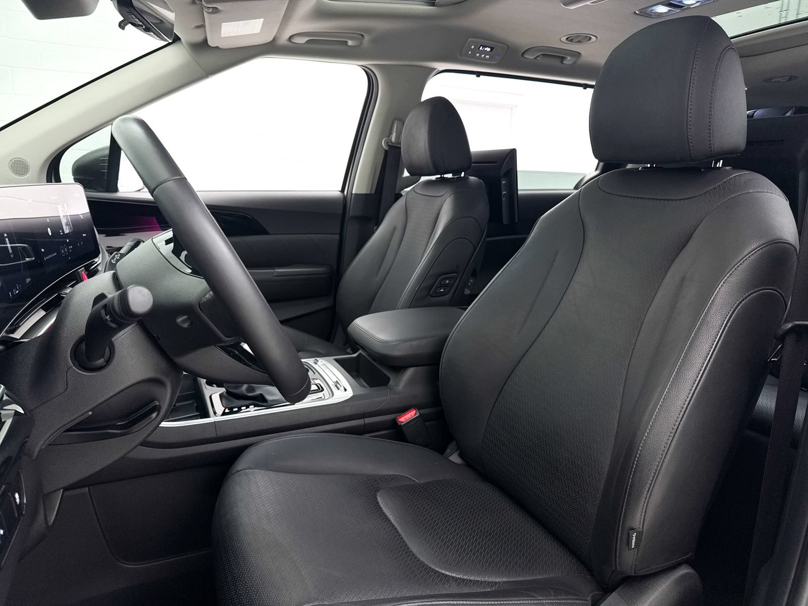 Certified 2025 Kia Carnival SX Prestige FWD image 24