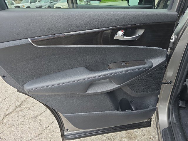 Used 2019 Kia Sorento L image 29