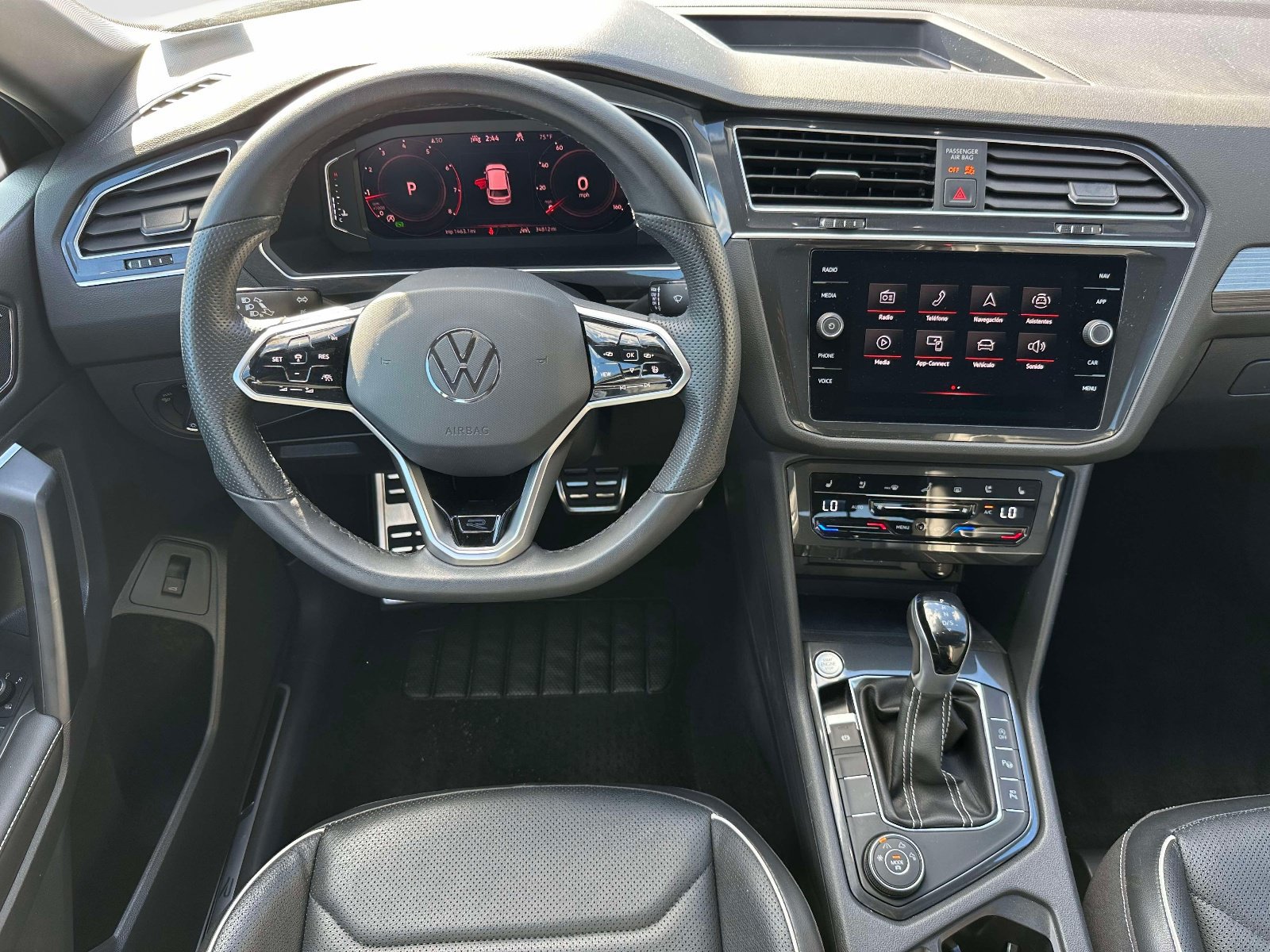 Certified 2024 Volkswagen Tiguan SEL R-Line AWD/4WD image 8