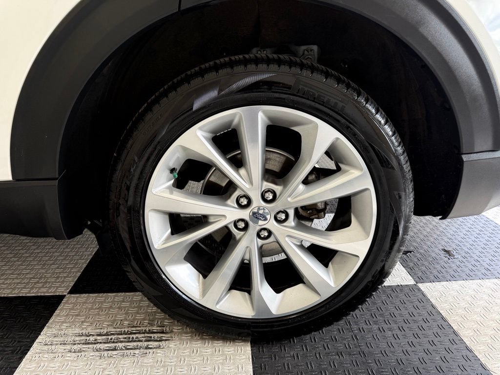 Used 2022 Ford Explorer Platinum w/ Equipment Group 601A AWD/4WD image 12
