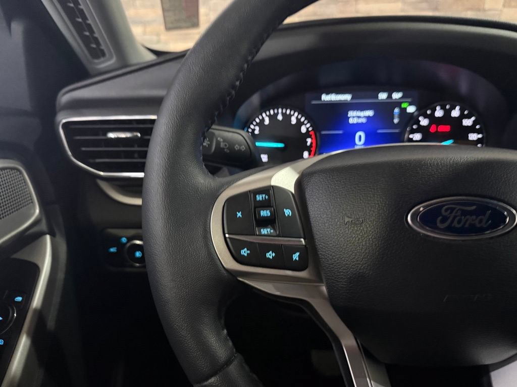 Used 2024 Ford Explorer XLT w/ Equipment Group 202A AWD/4WD image 14