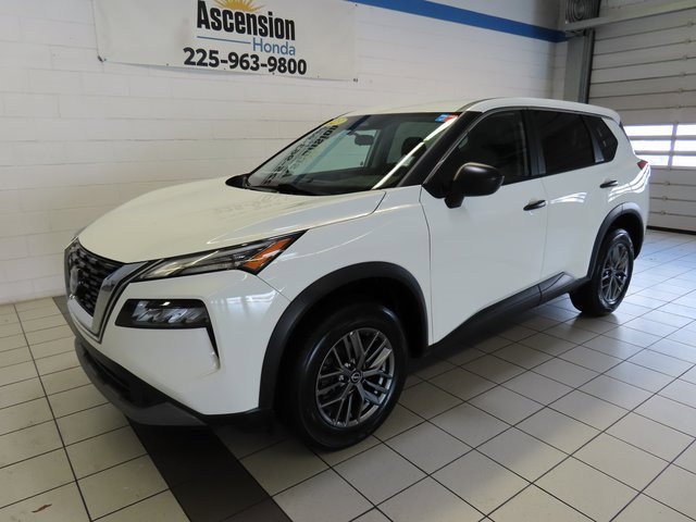 Used 2023 Nissan Rogue S image 2