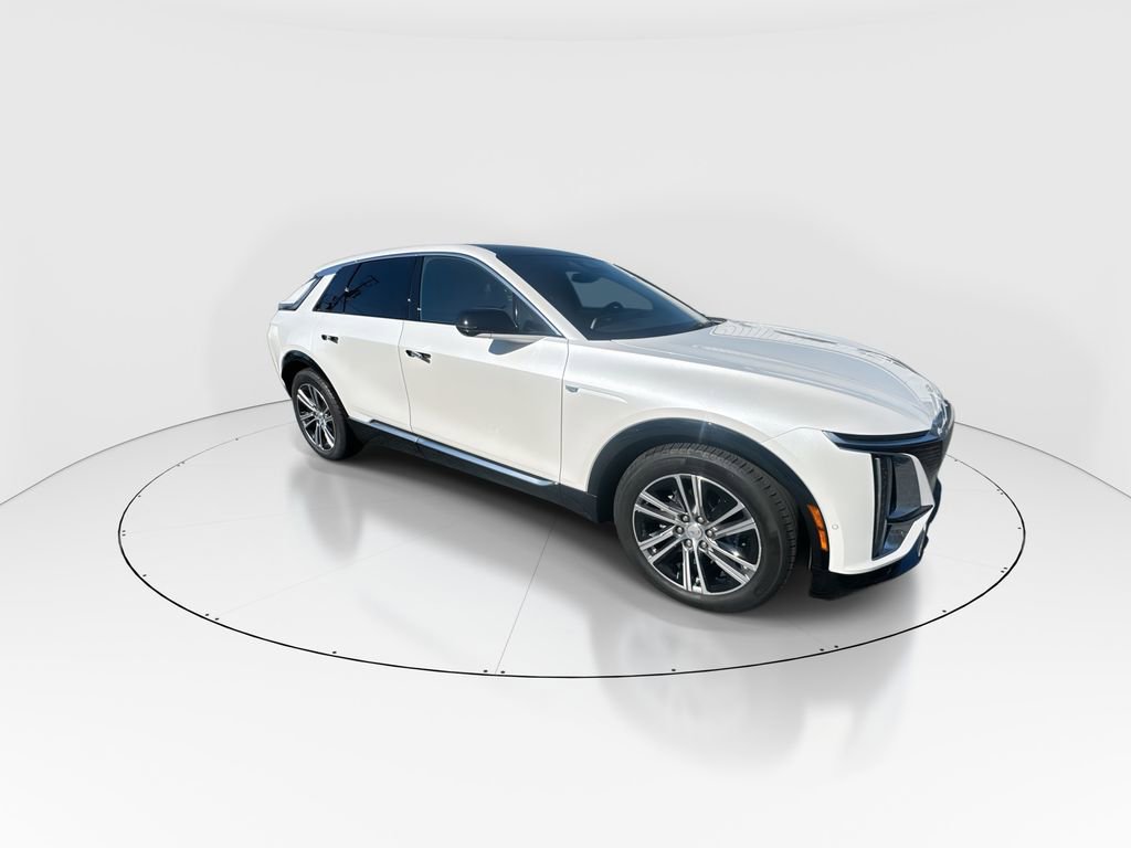Used 2025 Cadillac Lyriq Luxury AWD/4WD image 2