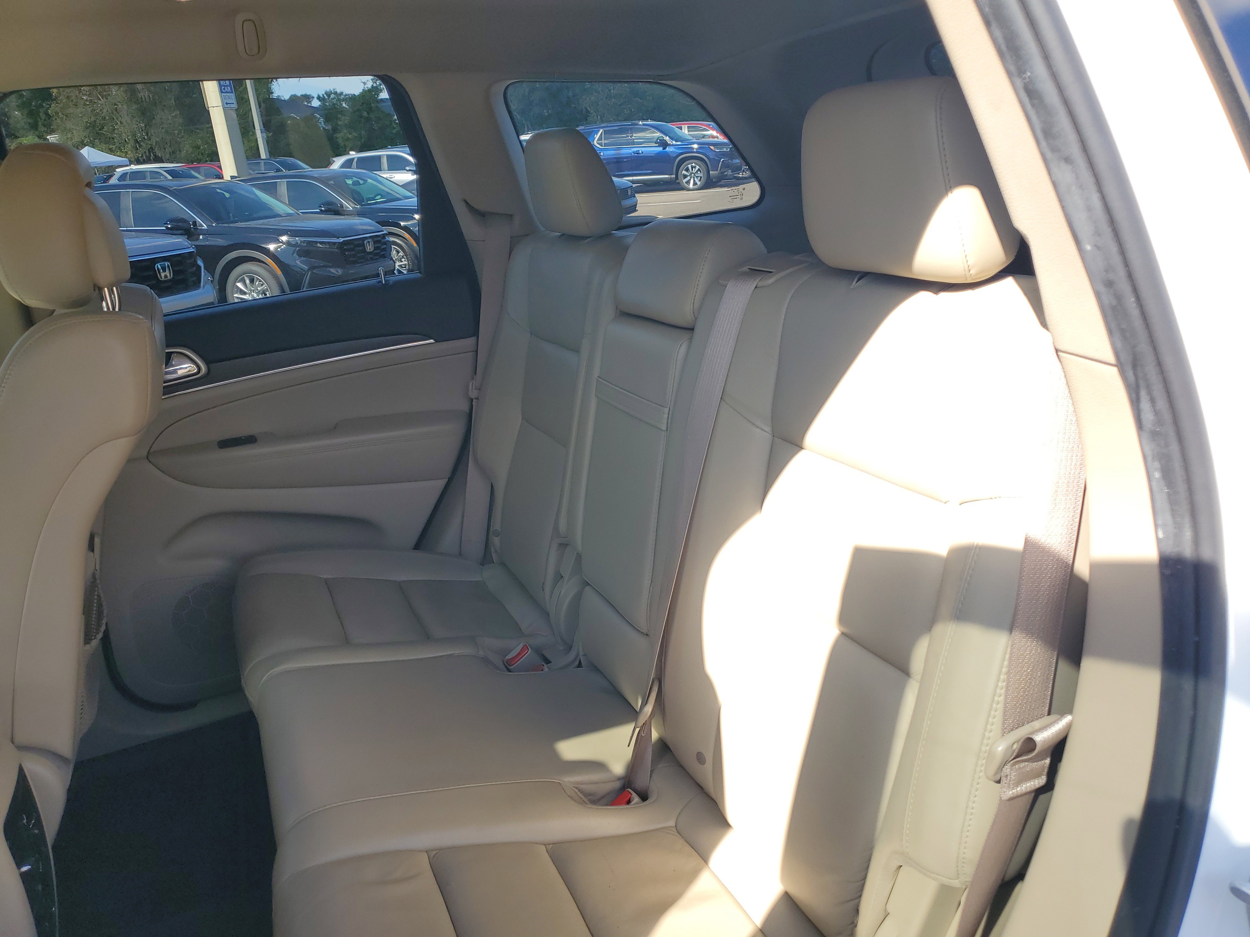 Used 2017 Jeep Grand Cherokee Limited image 23