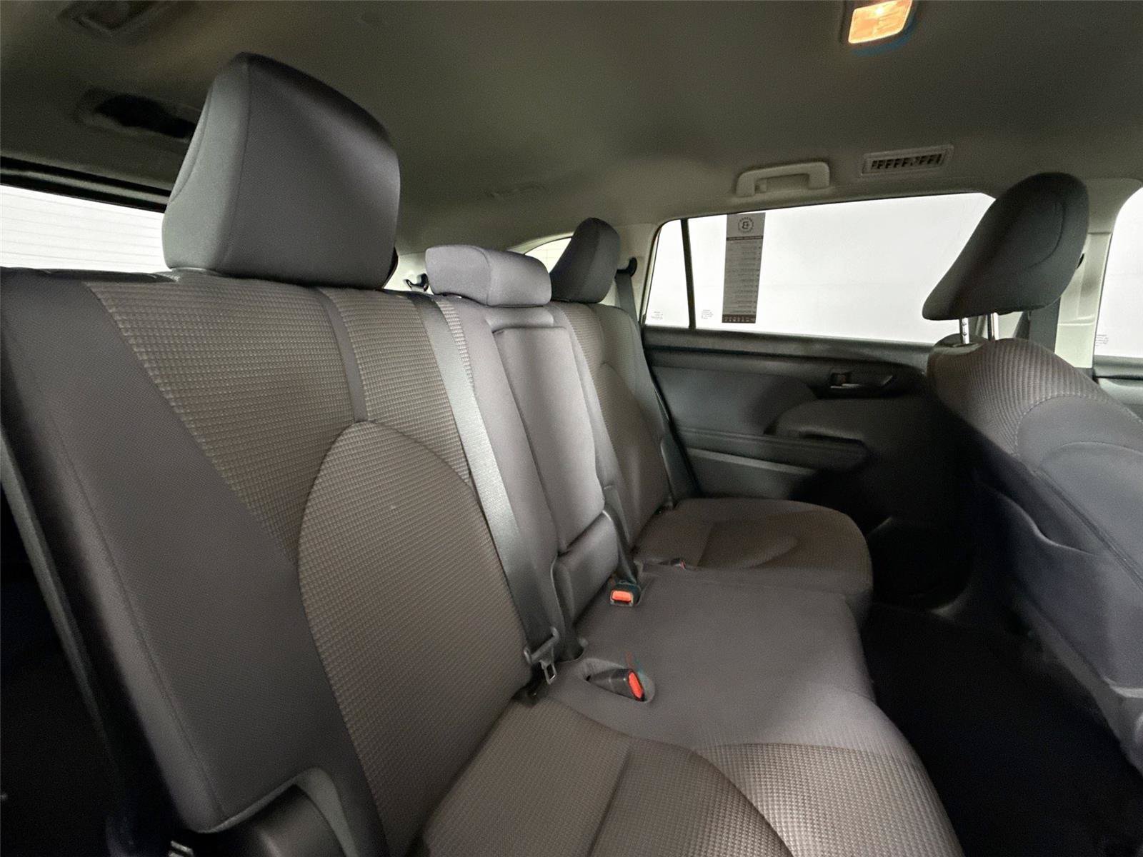Used 2023 Toyota Highlander LE FWD image 37