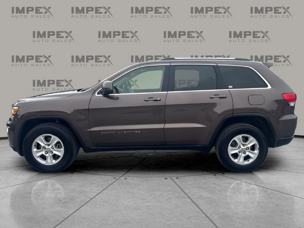 Used 2017 Jeep Grand Cherokee Laredo w/ Quick Order Package 23E AWD/4WD image 2
