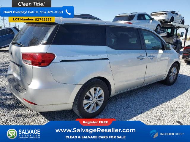 Used 2017 Kia Sedona LX image 4