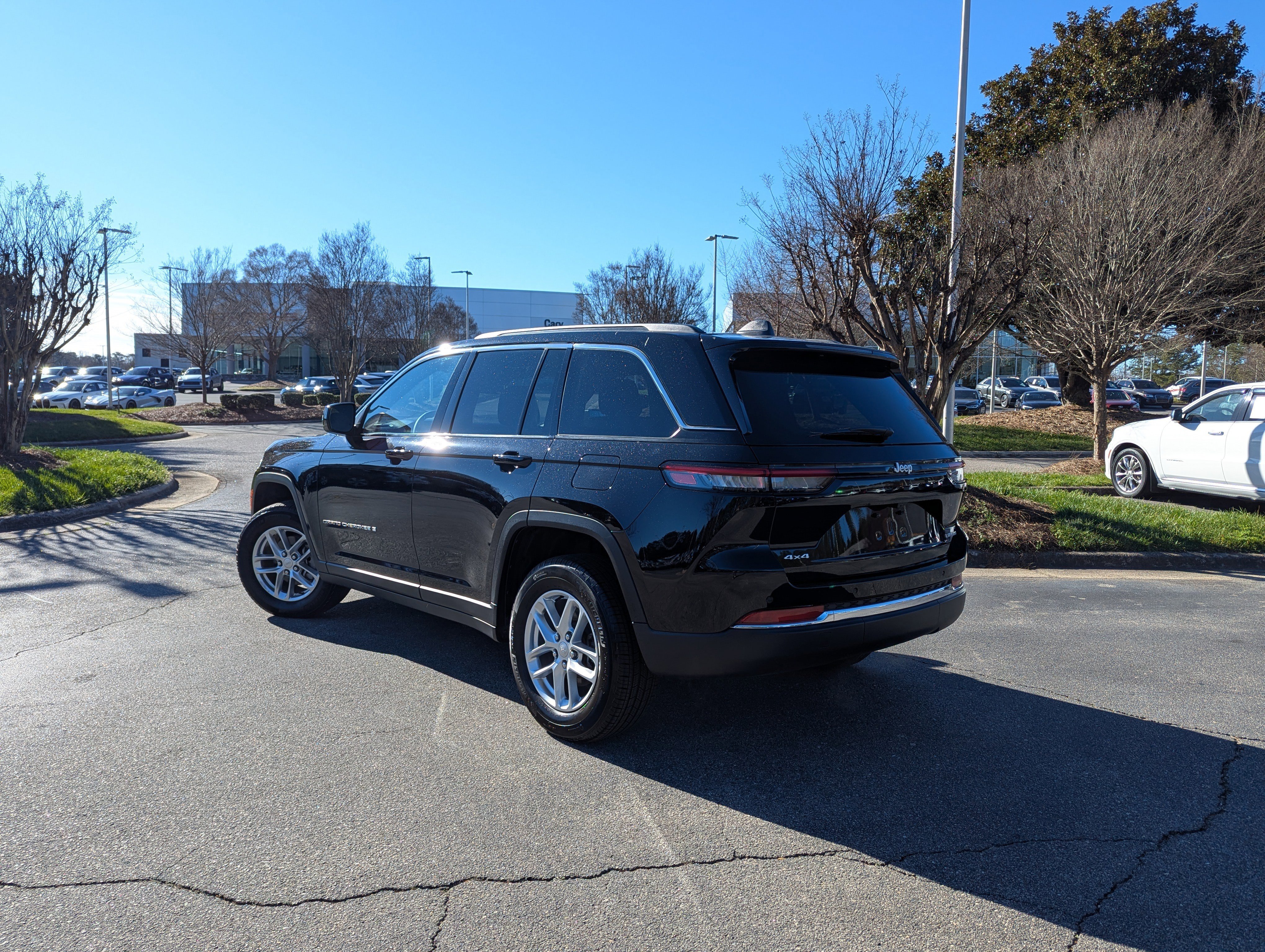 Used 2025 Jeep Grand Cherokee Laredo X w/ Luxury Tech Group I image 7