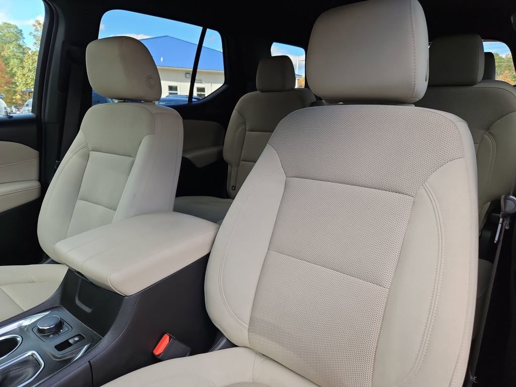 Used 2022 Chevrolet Traverse LT image 24