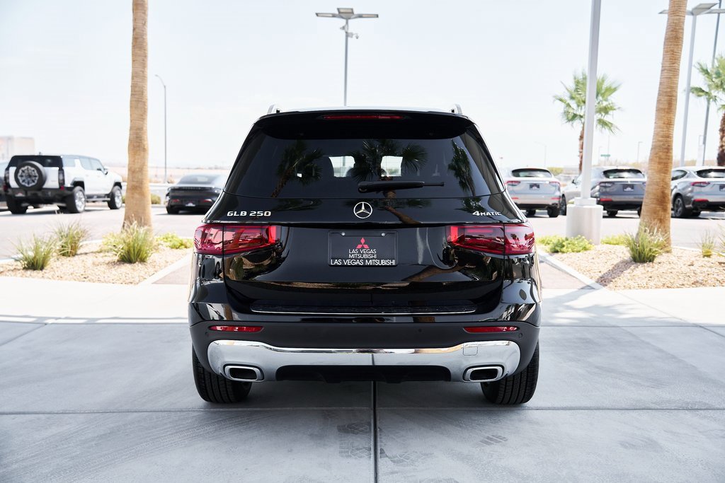 Used 2025 Mercedes-Benz GLB 250 4MATIC w/ Exclusive Package image 7
