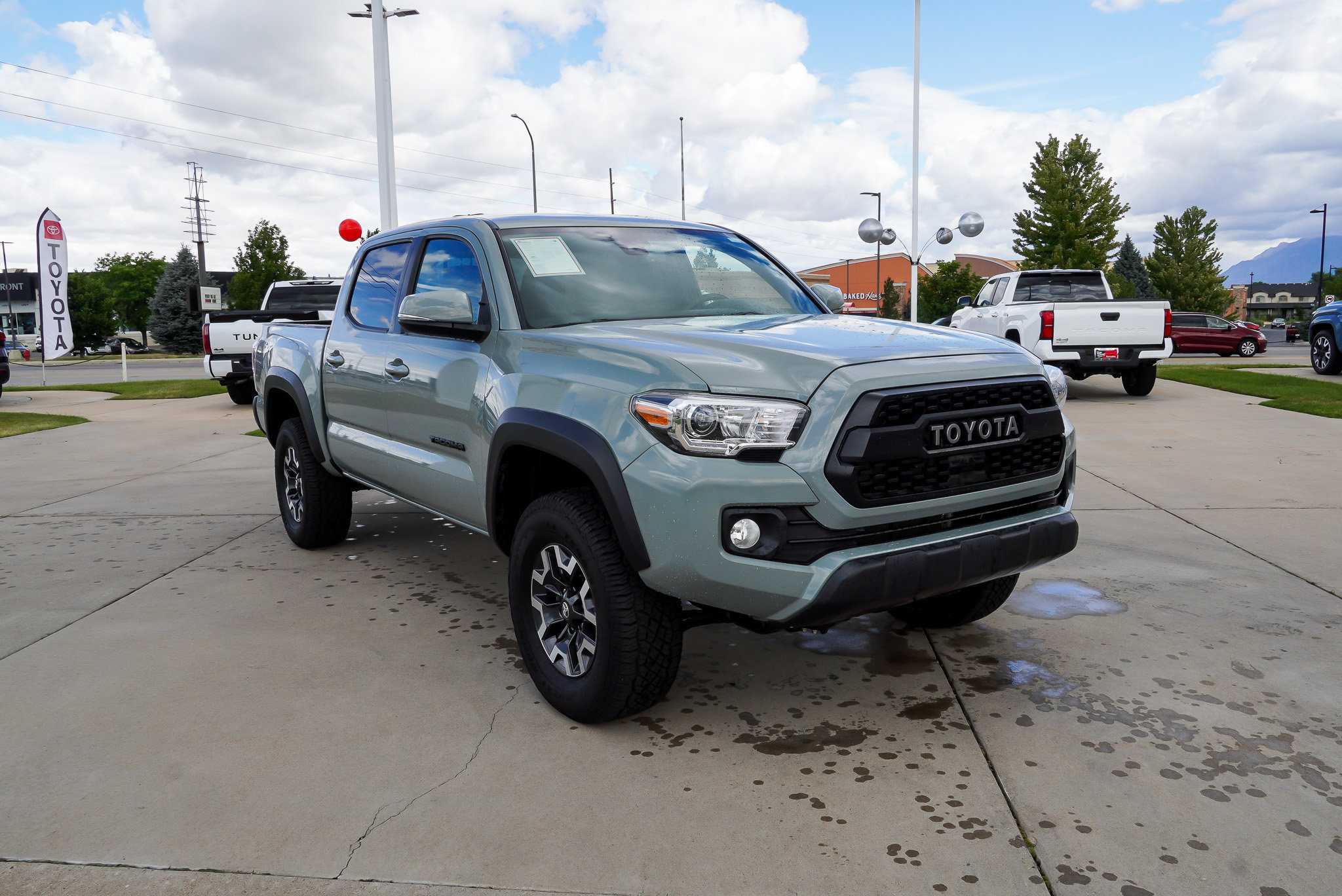 Certified 2022 Toyota Tacoma TRD Off-Road AWD/4WD image 2