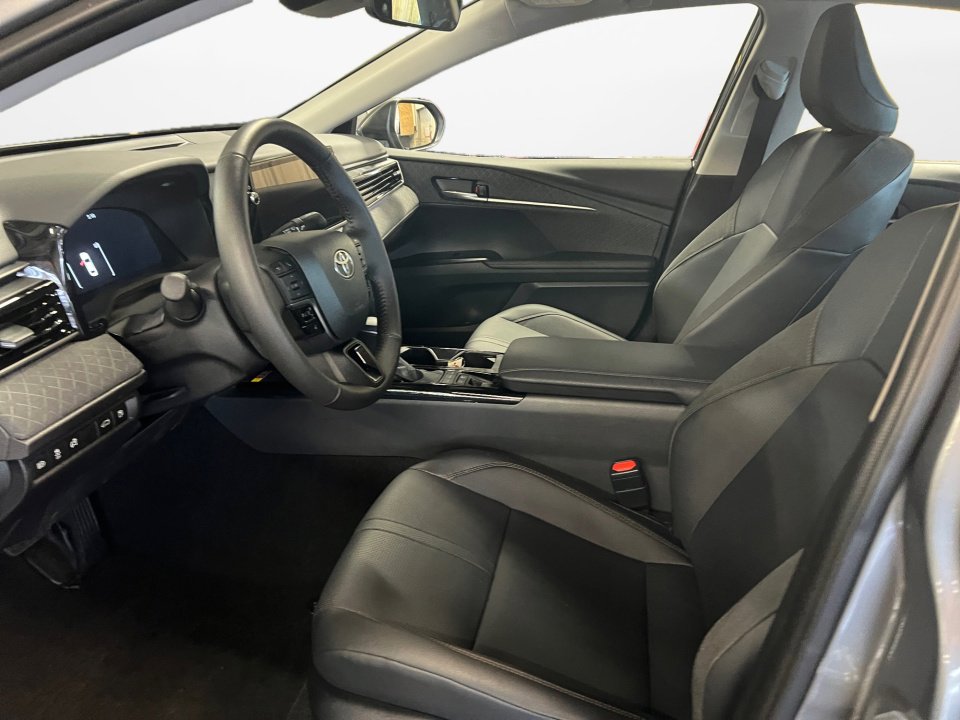 Certified 2026 Toyota Camry XLE AWD/4WD image 11