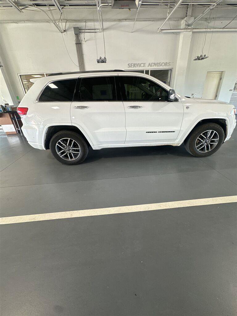 Used 2020 Jeep Grand Cherokee Overland AWD/4WD image 6