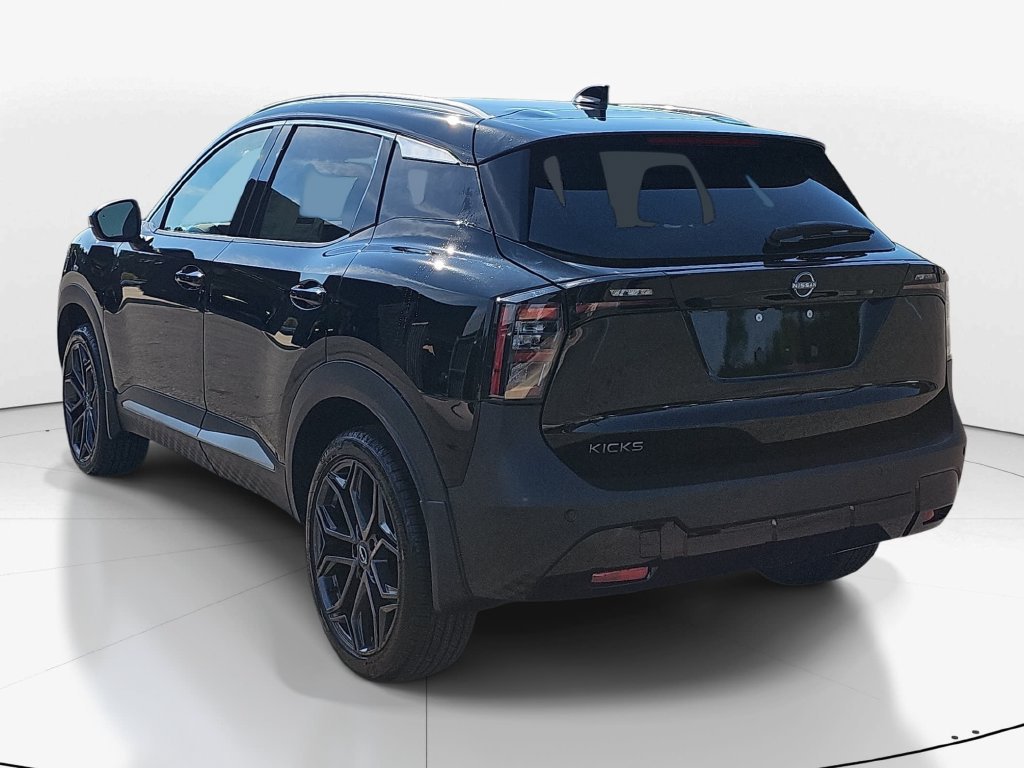 New 2027 Nissan Kicks SR w/ SR Premium Package FWD image 8