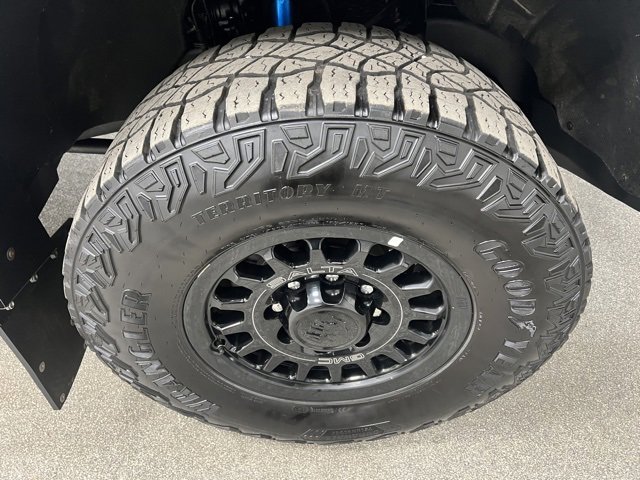 Used 2025 GMC Sierra 2500 AT4X w/ AT4X AEV Edition image 17