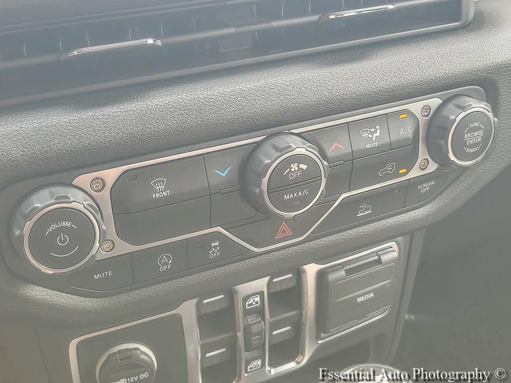 Used 2025 Jeep Wrangler Unlimited Sport AWD/4WD image 17