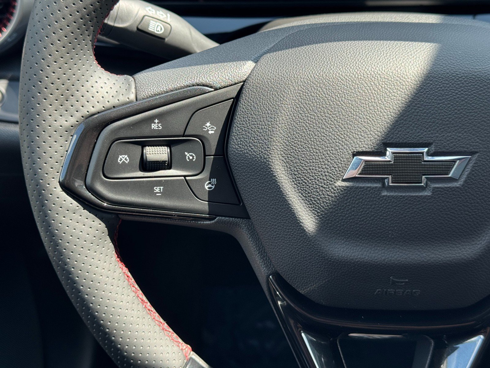 Used 2025 Chevrolet Trax RS FWD image 18