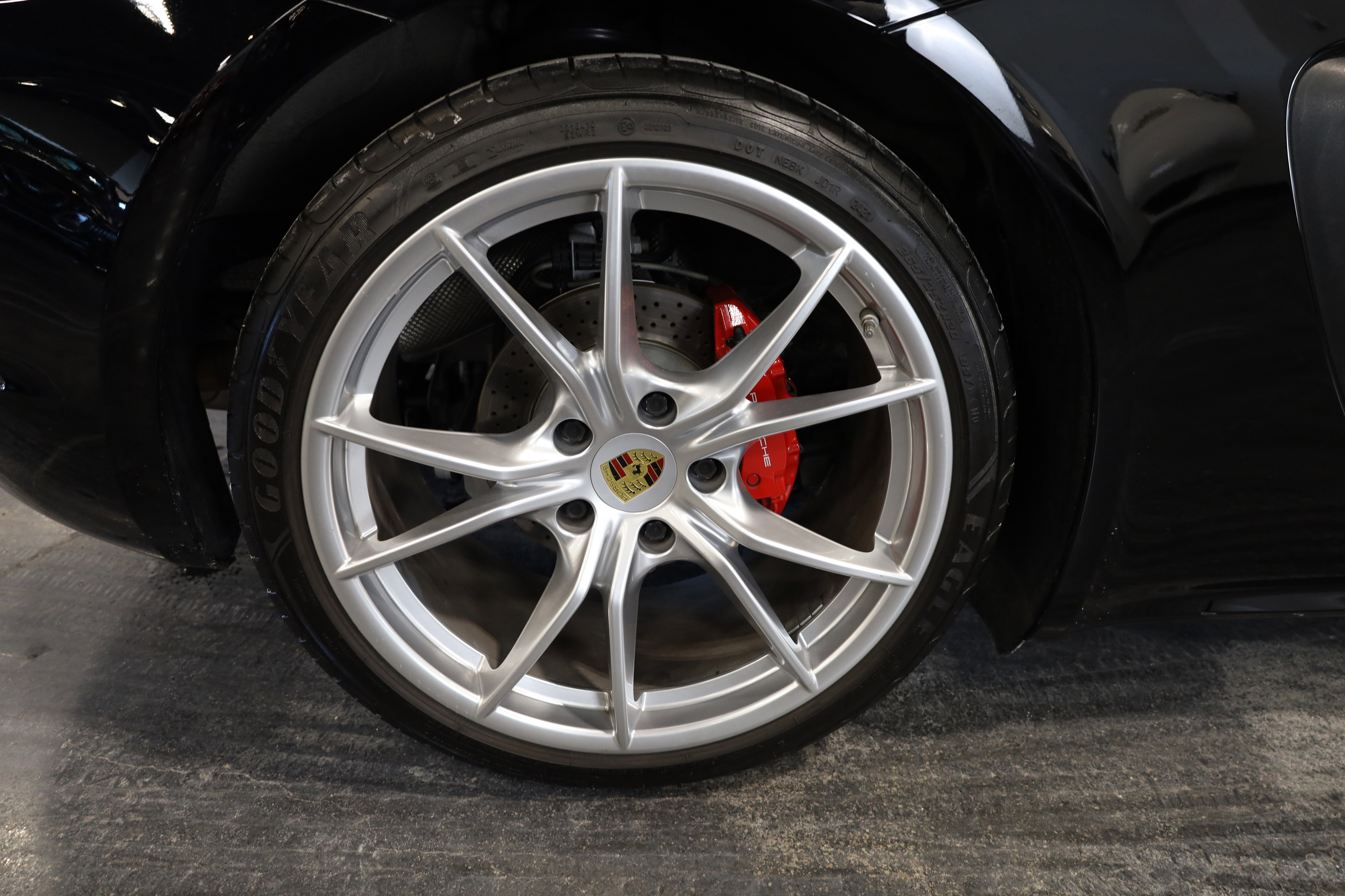 Used 2019 Porsche 718 Cayman S image 11