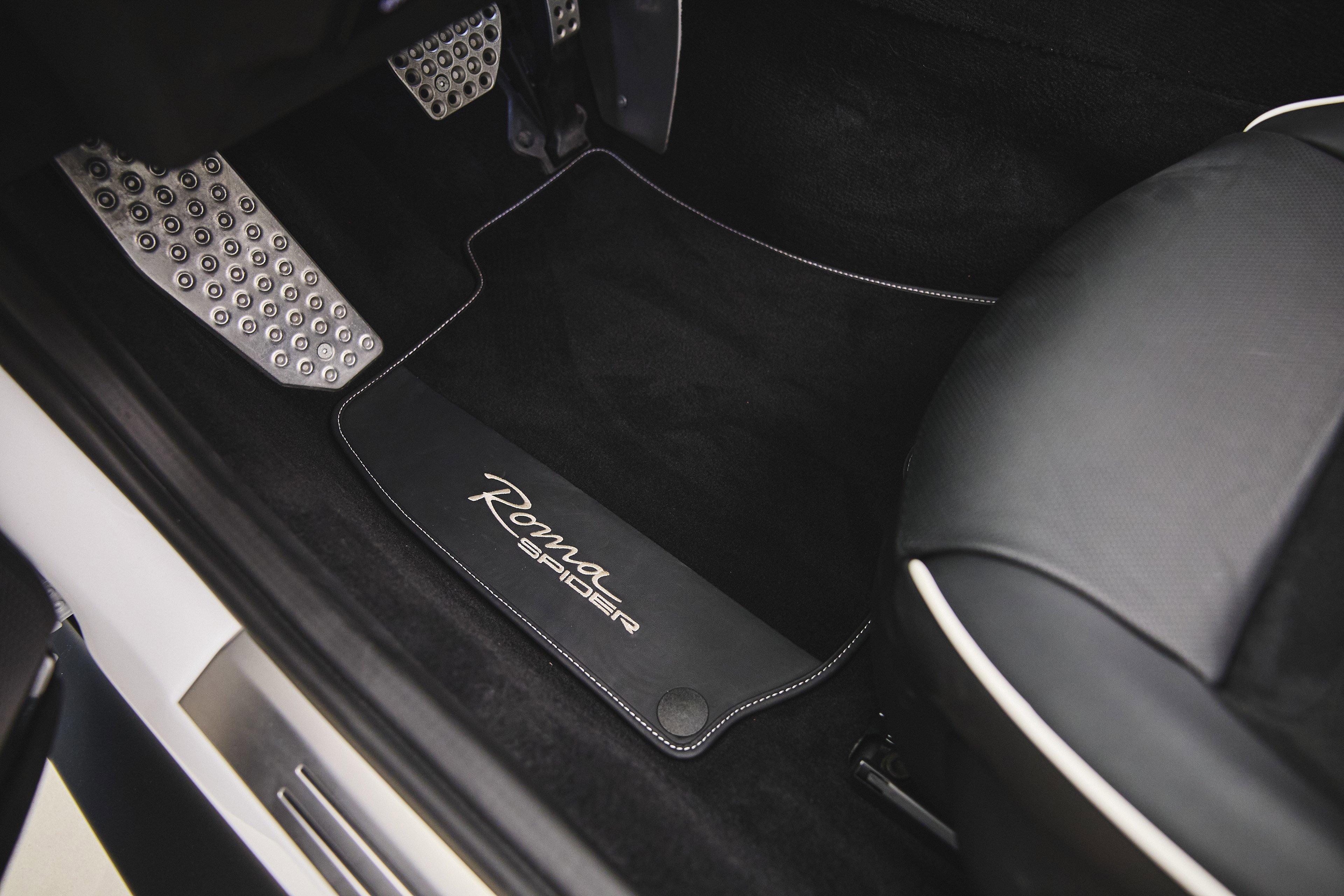 Used 2024 Ferrari Roma Spider image 21