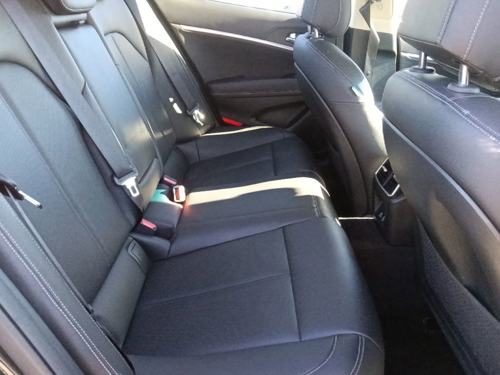 Used 2025 Genesis G70 2.5T image 30