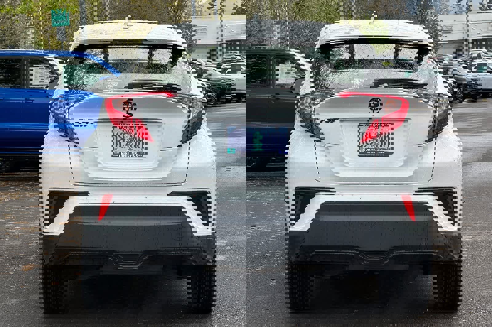 Used 2021 Toyota C-HR XLE FWD image 7