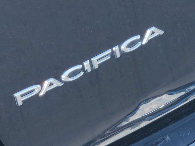 Used 2024 Chrysler Pacifica Touring-L FWD image 11