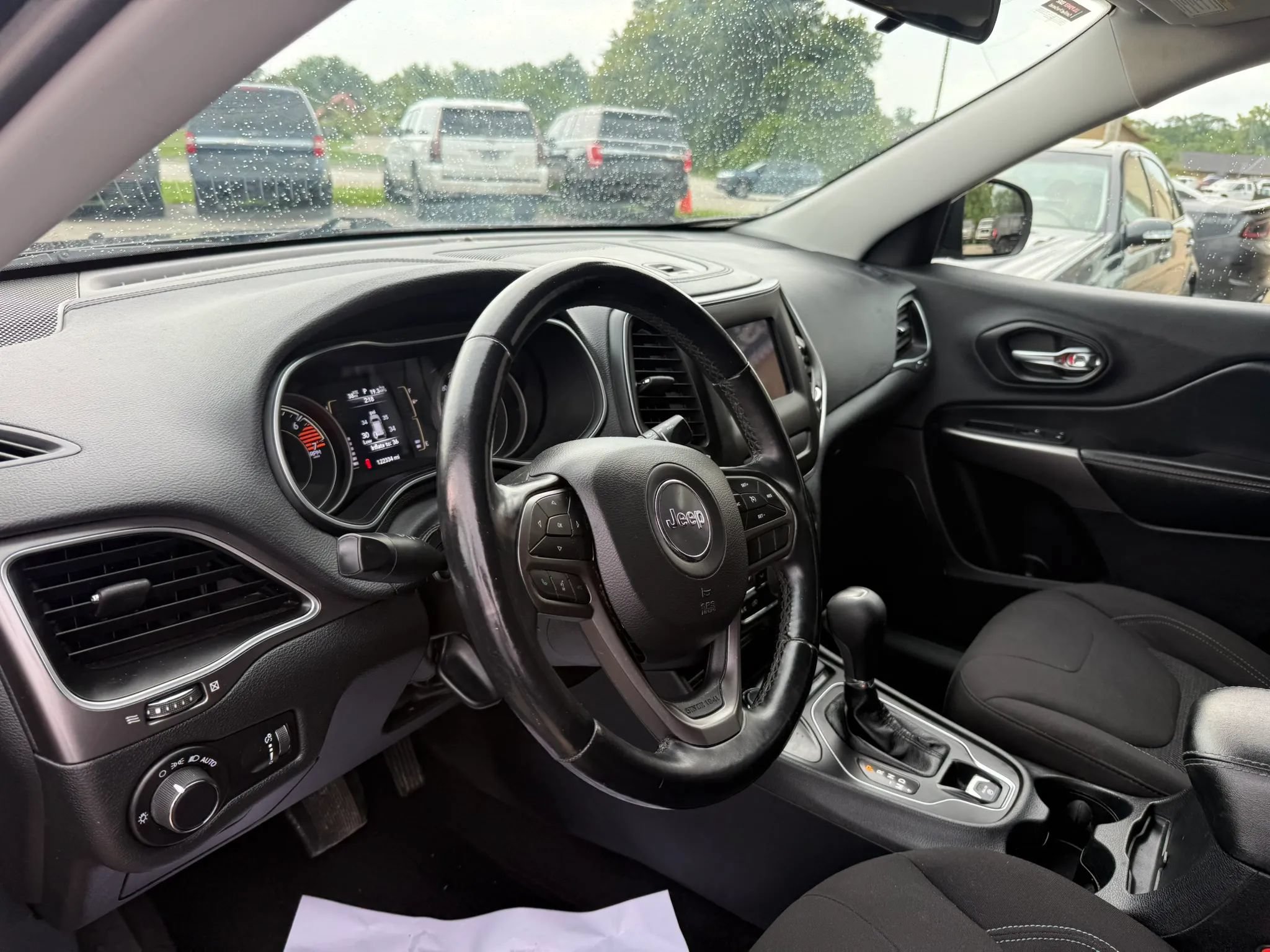 Used 2020 Jeep Cherokee Latitude w/ Cold Weather Group AWD/4WD image 12