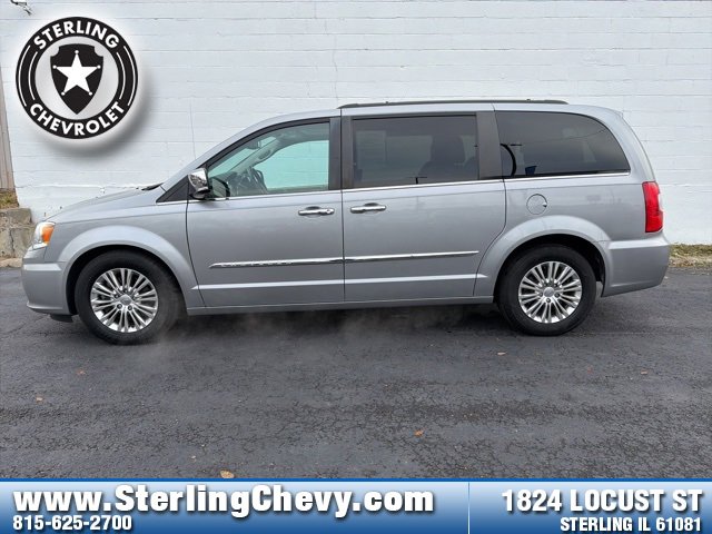 Used 2015 Chrysler Town & Country Touring-L w/ Driver Convenience Group image 2