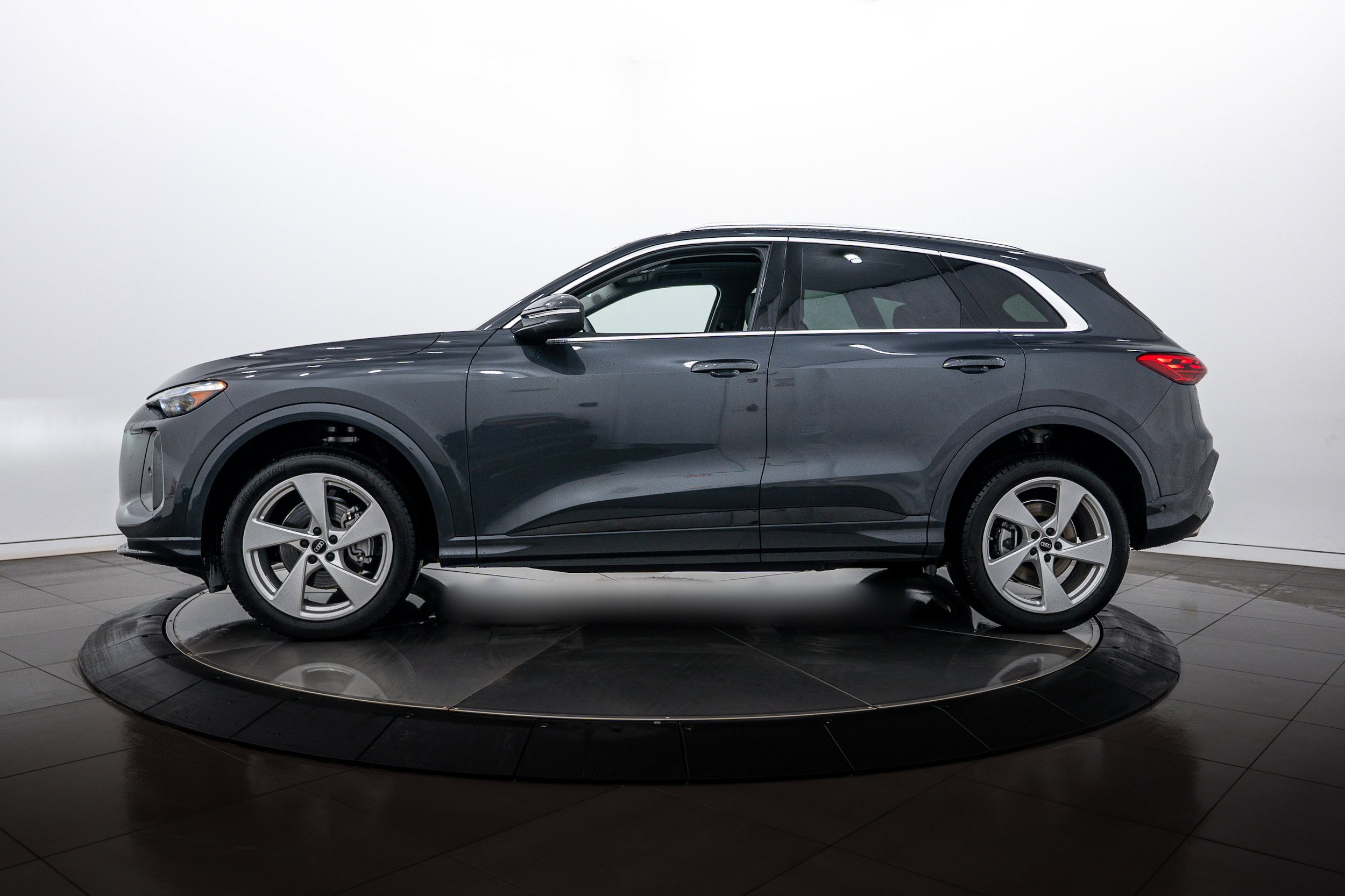 Certified 2025 Audi Q5 Premium Plus w/ Premium Plus AWD/4WD image 6