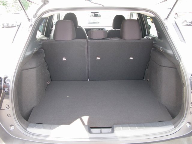 Used 2025 Nissan Kicks SV image 6