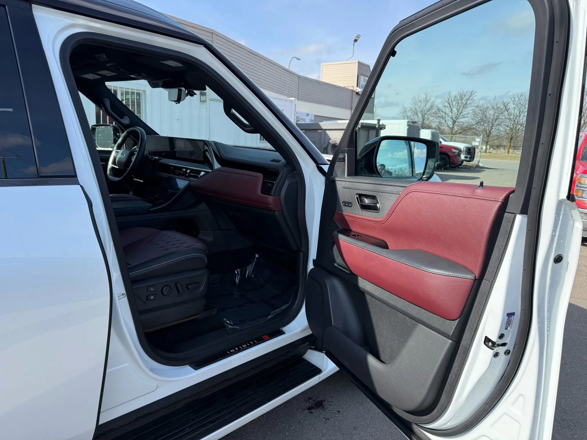 Used 2025 INFINITI QX80 Autograph image 34