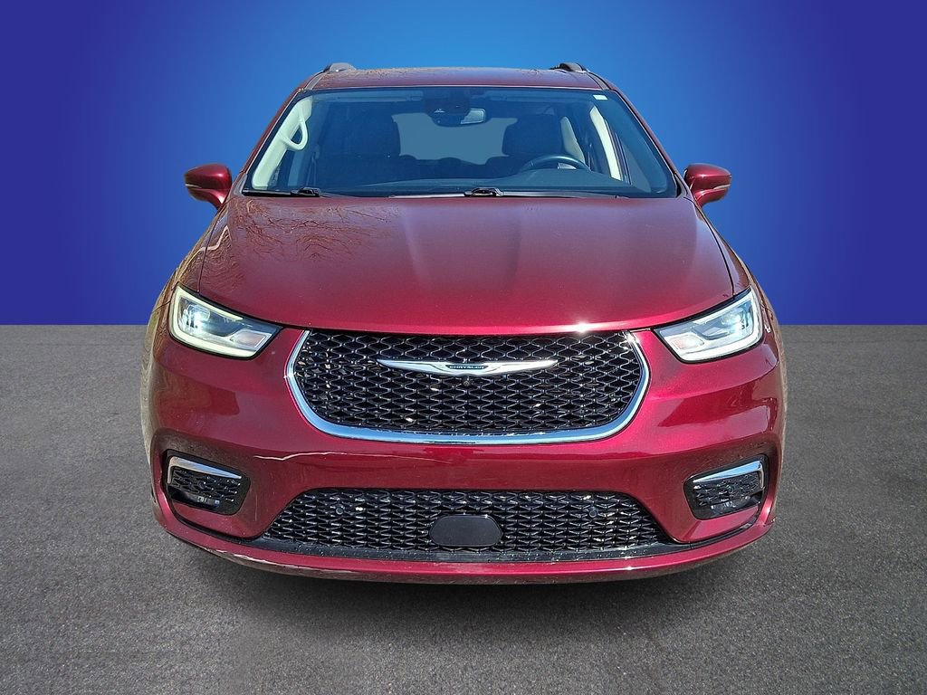 Used 2022 Chrysler Pacifica Touring-L w/ Uconnect Theater Family Group image 2
