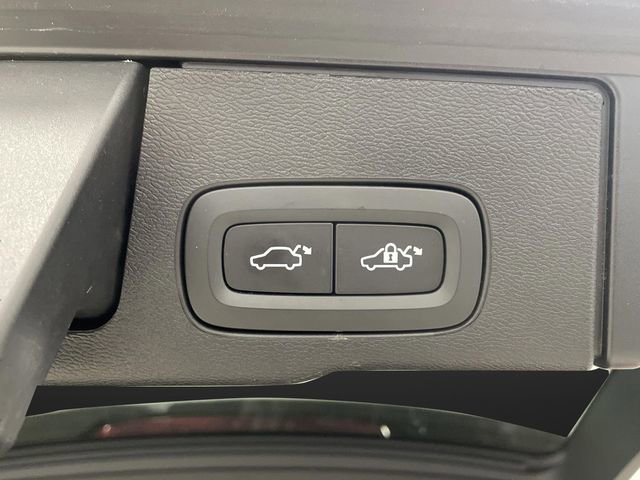 Used 2022 Volvo XC60 T8 Inscription w/ Advanced Package image 16