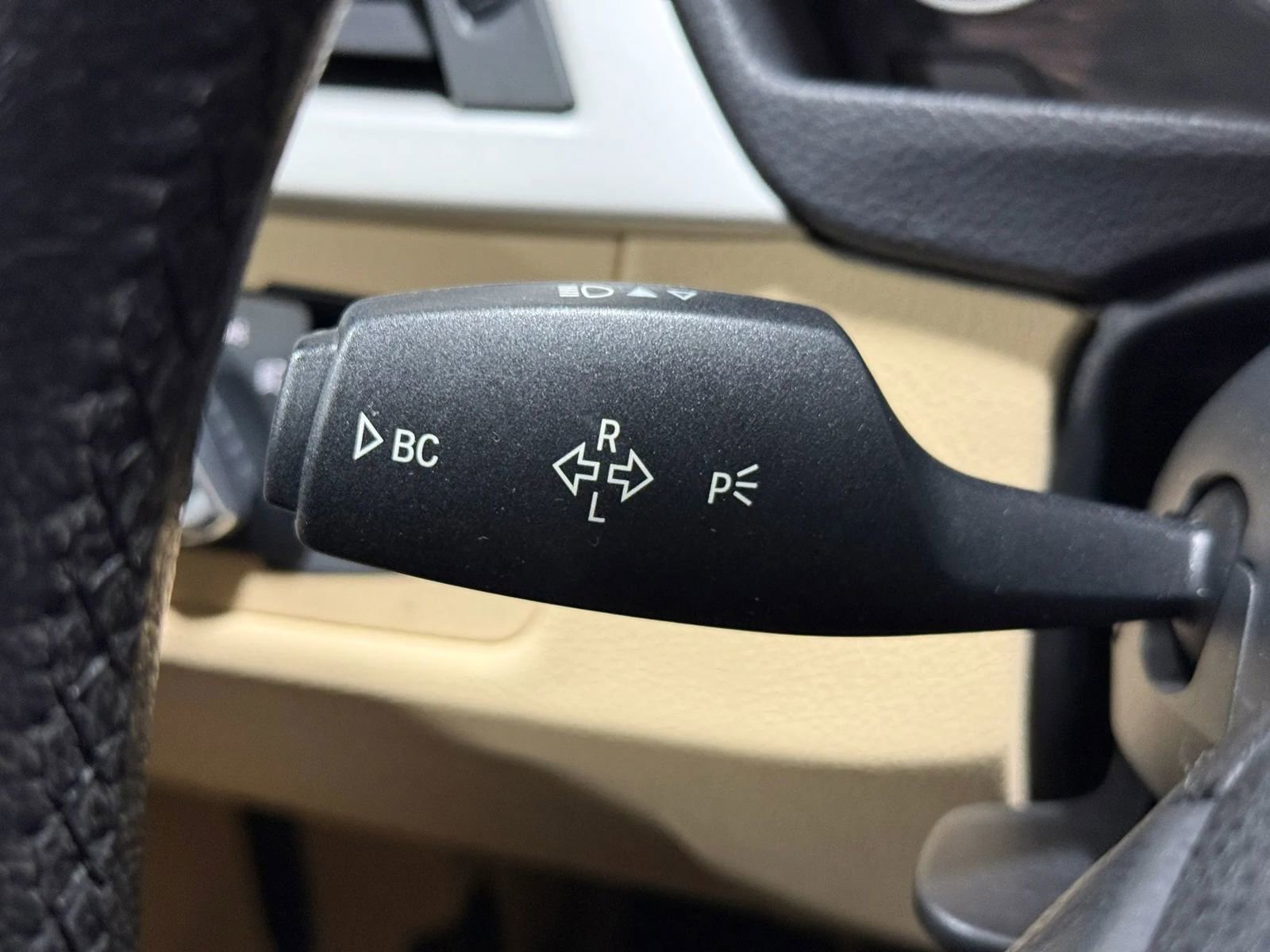 Used 2016 BMW 320i Sedan RWD image 30